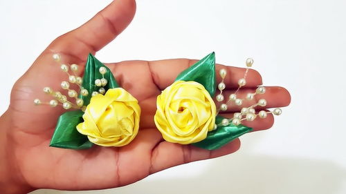手工制作DIY,用彩带制作漂亮的装饰花,可以做扎花或头饰 