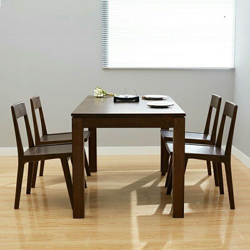 请问这种颜色的实木餐桌配什么餐椅好看 