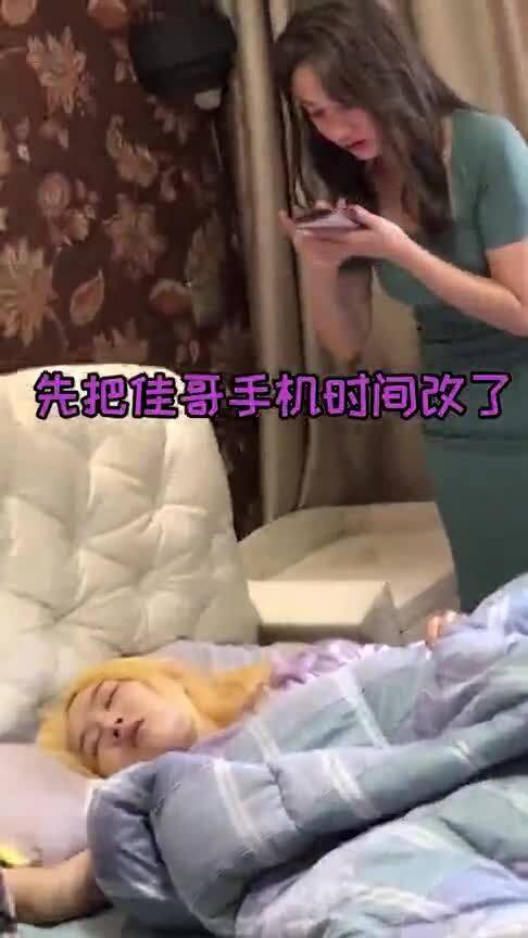 一觉醒来成了5岁孩子的妈美女 我一定是在做梦 