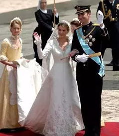 原来,她才是全球王室的穿衣楷模 