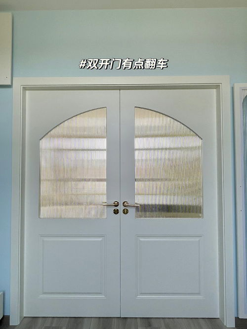 我家的门 白色烤漆门和金色门锁绝配 