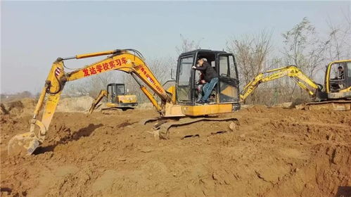 河南挖掘机专业学校 挖掘机学校 发达叉车培训 查看 