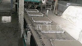 预制构件布料机水泥条护坡砖做法