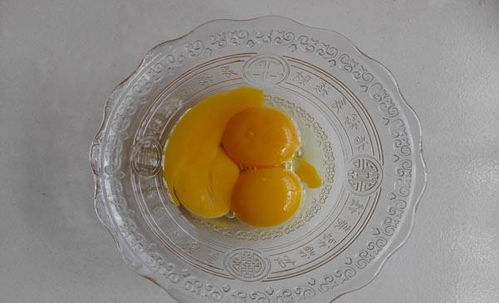鸡蛋里有白色絮状物,是寄生虫吗 还能不能放心吃了