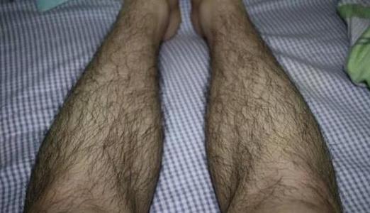 男性腿毛少是身体 发育不良 吗 腿毛旺盛意味着什么呢 涨知识了
