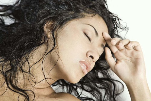 湿发睡觉易损伤头发,对身体伤害更大