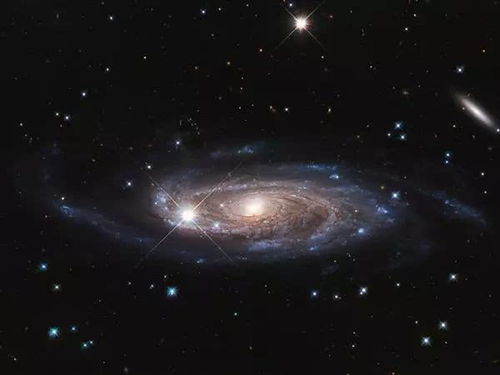 哈勃望发现已知最大星系 10倍银河系