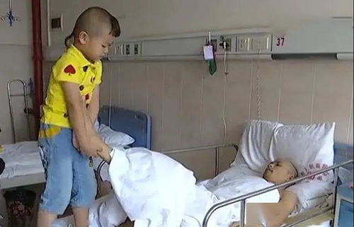 云南 爸爸高位截瘫 孩子从4岁就开始照顾 给他洗衣做饭 还帮他换纸尿裤