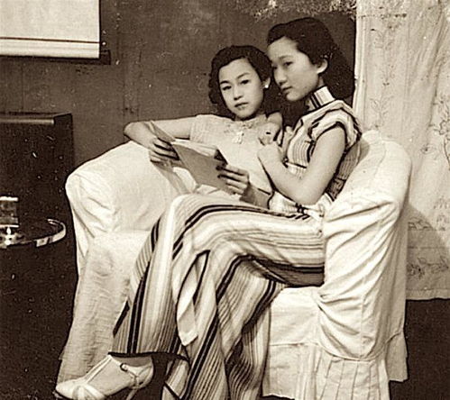 老照片 1930年北京前门外的风尘女子,长相俊美,很有气质