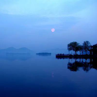 关于杭州西湖的美景的诗句有哪些