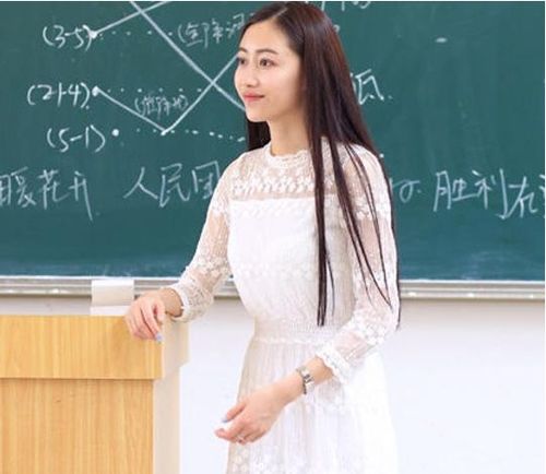 重庆美女教师走红,长相神似 Lisa ,网友调侃移动的招生简章