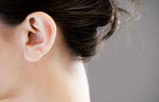 油耳朵是怎么回事 油耳朵怎么清理