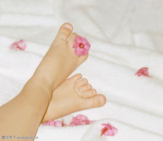 在酒店用润滑液床单湿透:丝袜脚摩擦他的命根