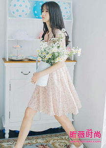 时尚印花连衣裙搭配 趁着夏末做一个花仙子 