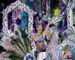 西班牙举行狂欢节女王选拔赛 选手衣着华丽表演奔放 