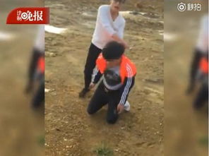 男子被逼下跪遭多人围殴 连连道歉 