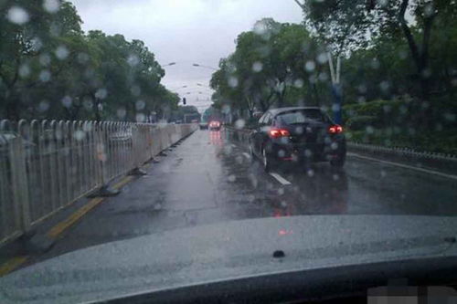 下雨天跑800米有影响吗(下雨天跑100米比赛影响多大)