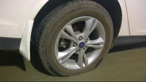 怎么判断汽车轮胎有没有被扎钉子 