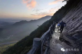 大墅底下好乘凉 登顶公山尖,峡谷好风光