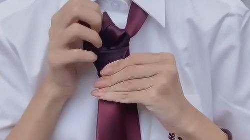JK小姐姐一定要学会的领带系法,和其他方法不一样哦 