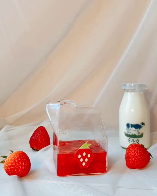 高颜值草莓牛奶 饮品 