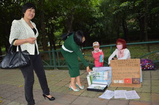 中国好爸爸 男扮女装卖卫生巾 为两岁女儿筹钱治病