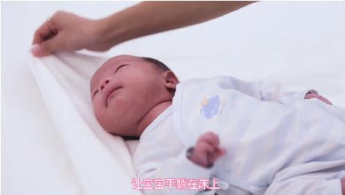 新生宝宝出产房,第一个抱的人很重要,被这类人抱最有福气