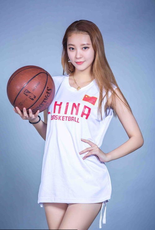 身材傲人篮球宝贝也有真女神,王哲林竟成胸器最佳背景 