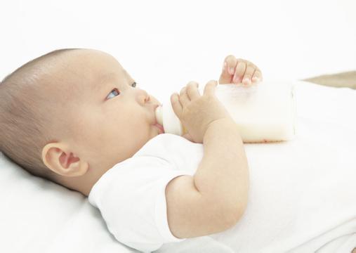 4个月婴儿不吃奶，四个月宝宝不吃奶