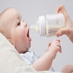 怎样让宝宝喝奶粉(如何让宝宝喝奶粉的妙招)