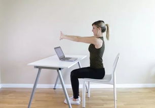 缓解肩颈酸痛,这一套简单的办公室瑜伽,一定要试试