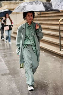 各种比例的绿袭卷街头穿搭,为纽约时装周划下最美句点