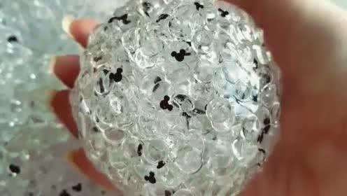 晶莹透亮的鱼缸珠,好似水晶球 