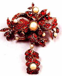 如何挑选红宝石饰品 装扮高贵气质
