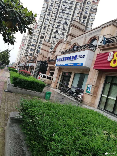 小区门口商铺出售,开发商直接写名字 南昌店面出售 