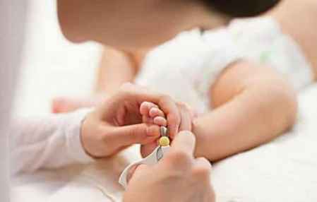 宝宝的指甲怎么剪 为你解答宝宝剪指甲常见问题