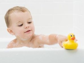 宝宝冬天多久洗一次澡 宝宝冬天洗澡水温多少合适
