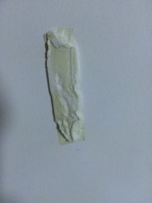 海绵胶粘在墙上如何去除？