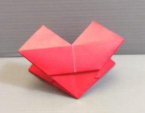 情人节礼物简单手工折纸心的折叠方法 