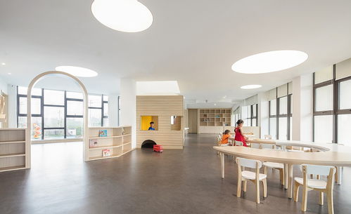 现代大气的原木色高端省级示范幼儿园装修设计案例