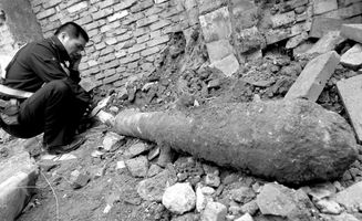 福州闹市挖出清朝古炮 至少重200公斤 