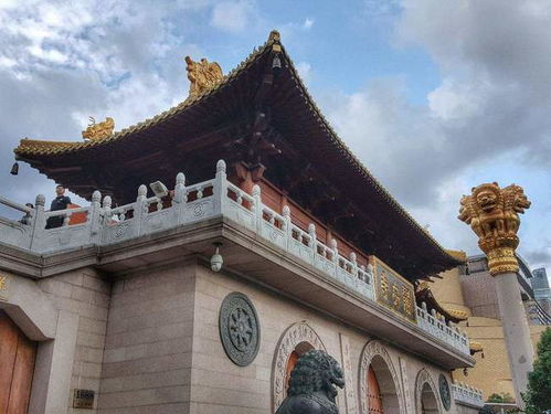 上海一座香火鼎盛的寺庙,是市文物保护单位,以中轴线布局