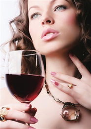 红酒黄酒能提高晚上爱爱的性爱反应(喝红酒增强了性功能)