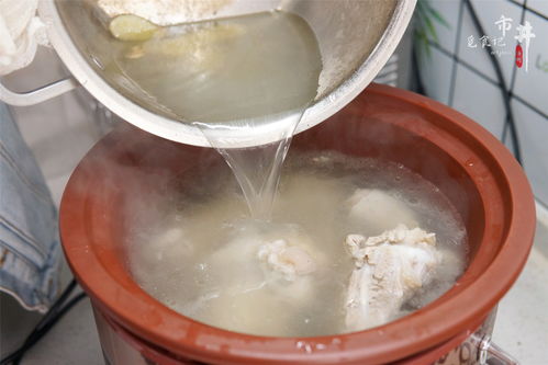 大厨教的高汤做法,做菜时随手放2块,菜香汤鲜,不用放味精了
