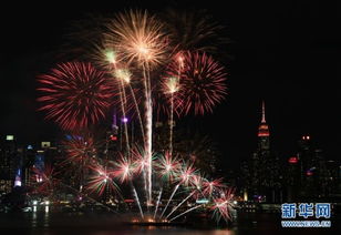 纽约燃放焰火庆祝中国春节 