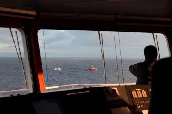 中远海运天蝎座轮协助救助遇险渔船