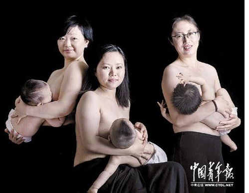 多位母亲拍半裸照宣传母乳喂养 