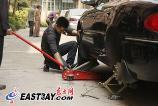 缺监控设施 上海杨浦一小区一夜24车被戳轮胎 