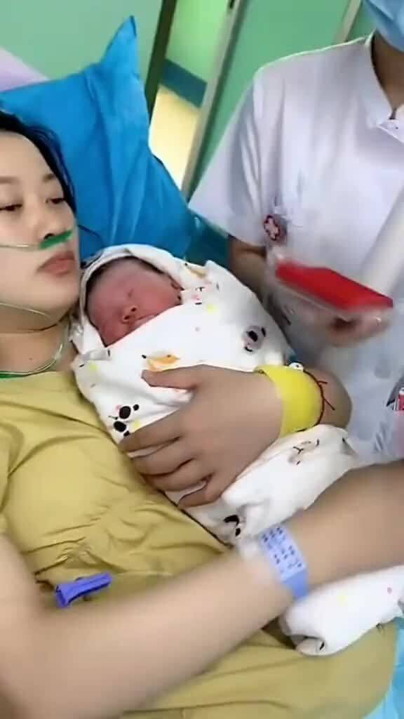 今天我生孩子,婆婆偷偷给老公说趁孩子小做个亲子鉴定啊 