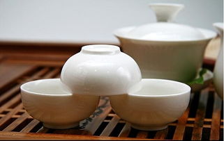 白瓷和陶瓷哪个泡普洱茶,白瓷好还是陶瓷好
